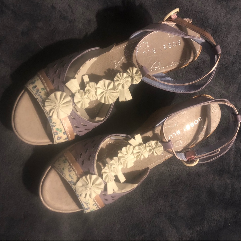 Bobbi Blu Women's Cream and Brown Sandals